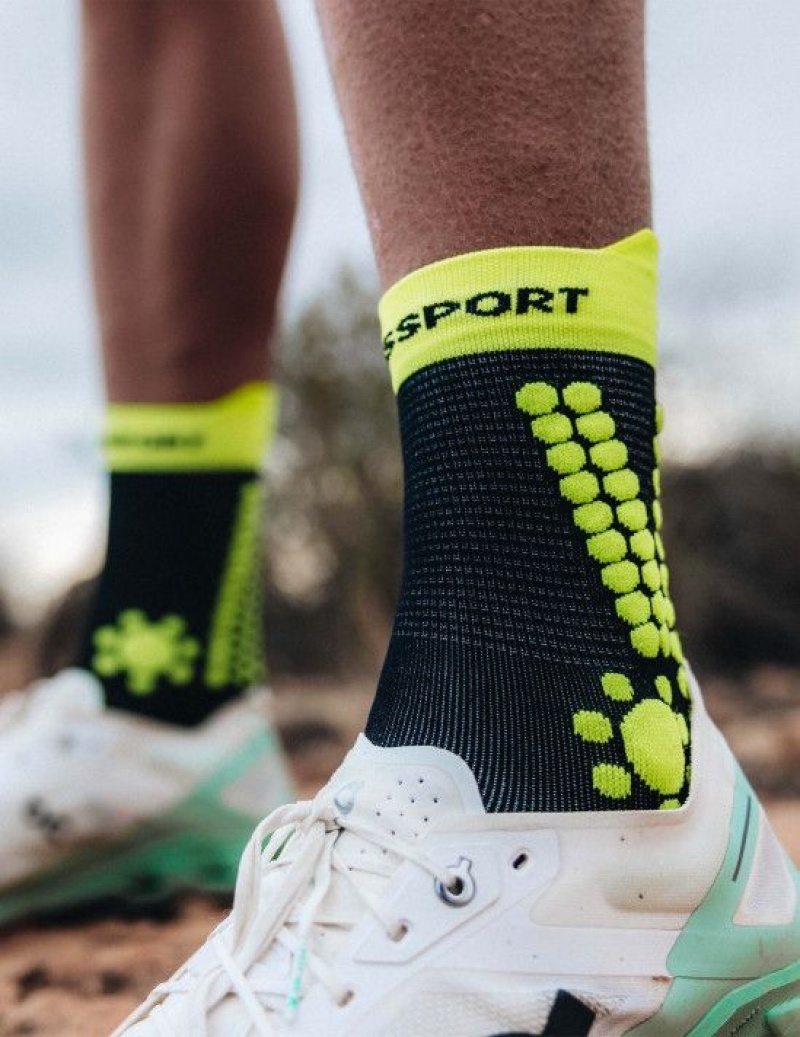 Compressport Pro Race Socks v4.0 Trail Hardloopsokken Heren Zwart Geel Roze | OPQDGE937