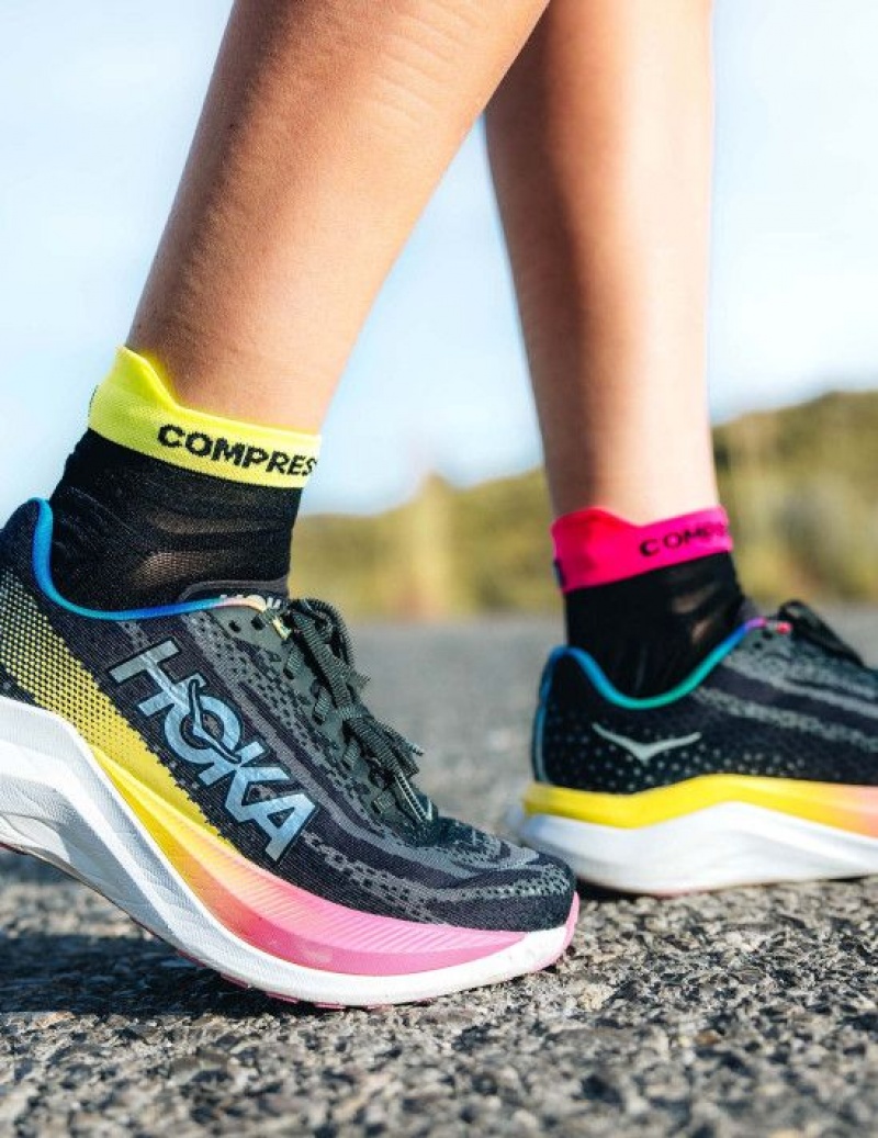 Compressport Pro Race Socks v4.0 Ultralight Run Low Hardloopsokken Heren Zwart Geel Roze | UMXLEJ975