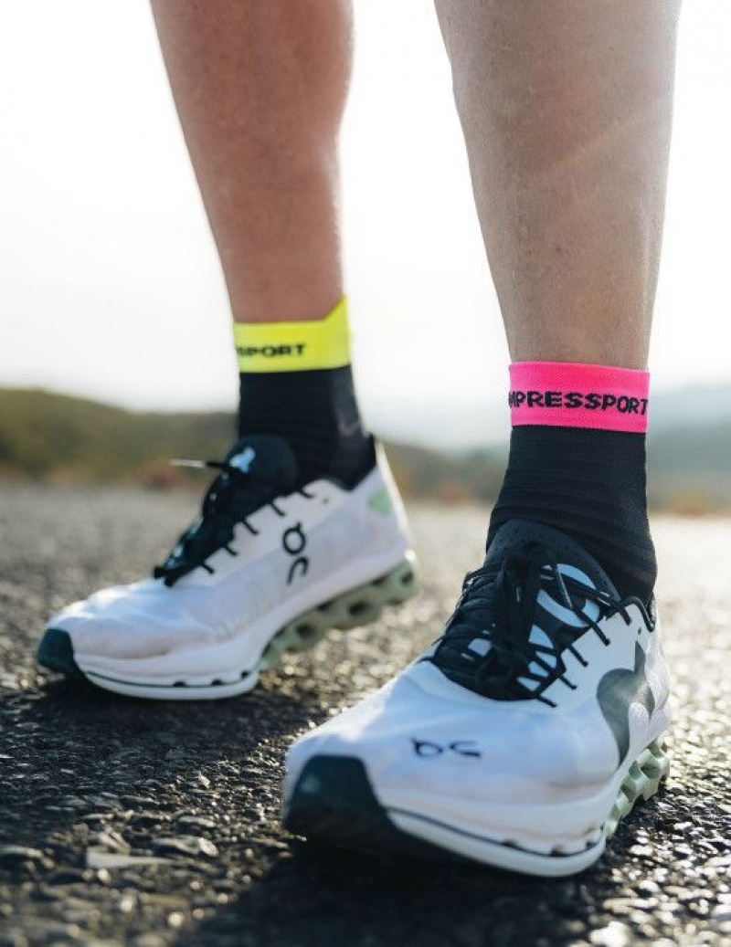 Compressport Pro Race Socks v4.0 Ultralight Run High Hardloopsokken Heren Zwart Geel Roze | CNTRVG350